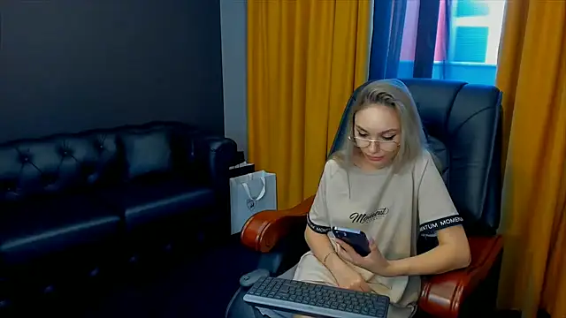 HaleySweet18 webcam