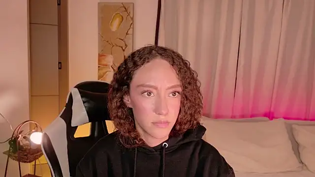 ChloeMoreti live cam on StripChat