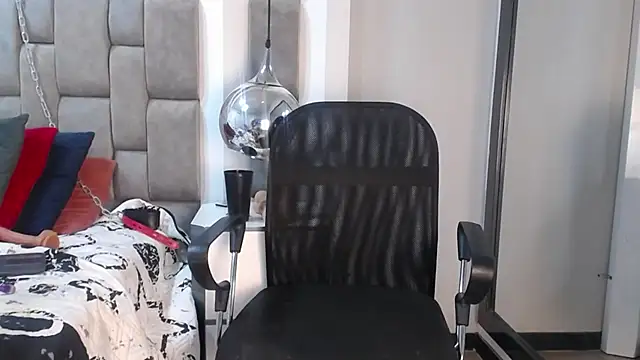 Lucie_Red