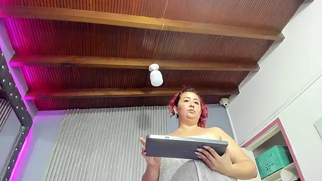 Paulinna_Curvy webcam