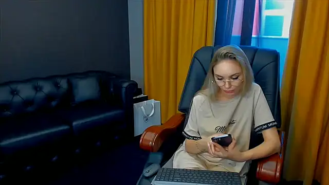 HaleySweet18 webcam