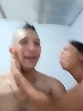 SkinnyLatinaCuckoldCouple webcam