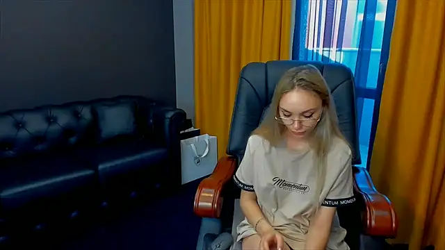 HaleySweet18 webcam