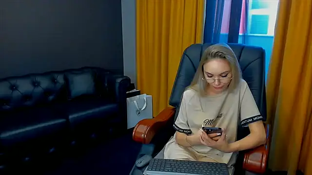 HaleySweet18 webcam
