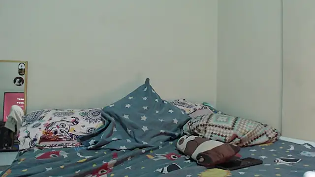 AlinaWoolf_ webcam