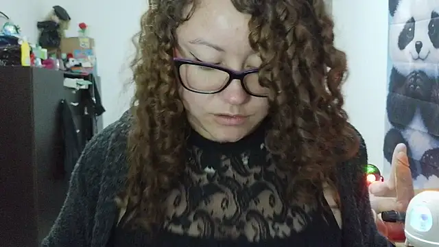 curly_greeneyed webcam