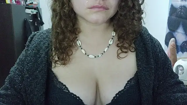 curly_greeneyed webcam