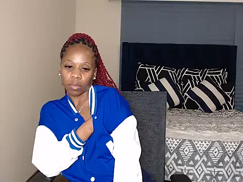 QUEENMANDYY webcam