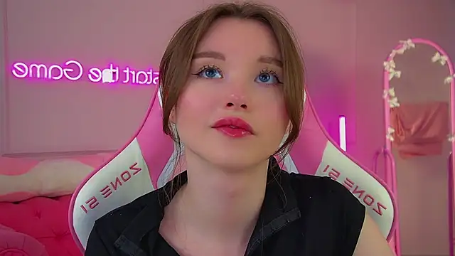 KeiraAsti webcam