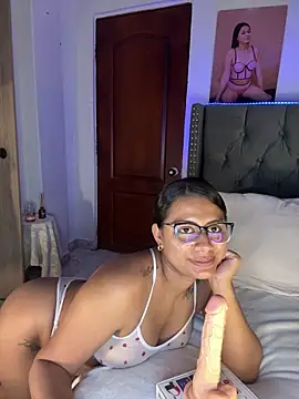 ema_zoe - Ema_zoe's free webcam - UK Sex Cams