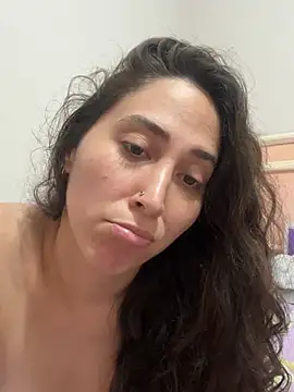 LatinDoll8 webcam