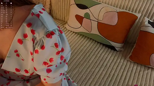 LorriMonz webcam