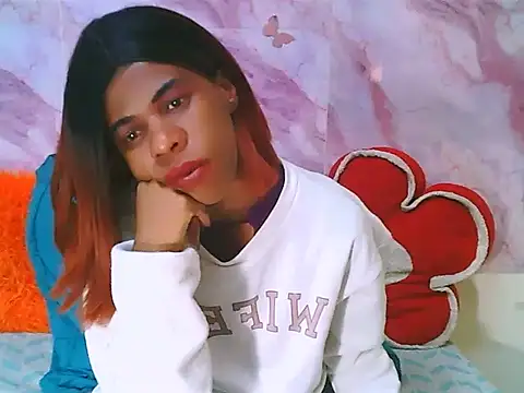 EbonySweetPeach webcam