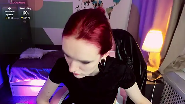 CrimsonMarquise webcam