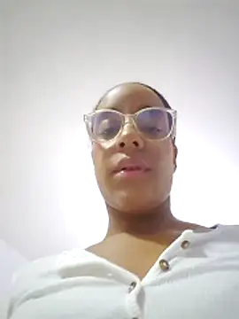 Maya_Lewis webcam