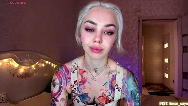 LillyMoure_ webcam
