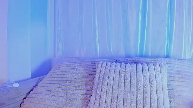 EmilyWithe webcam