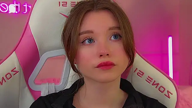 KeiraAsti webcam