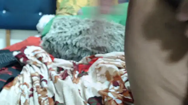 CurvyAssXX21 webcam