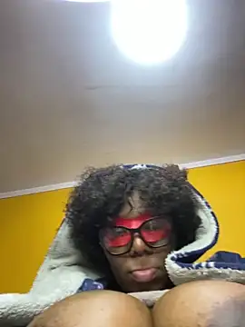 BoobsQueeen webcam