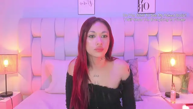 SkinnyFoxy webcam