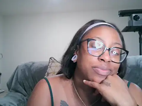 Nyxie_Chaos webcam