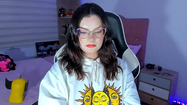 OphelianaRose33 webcam