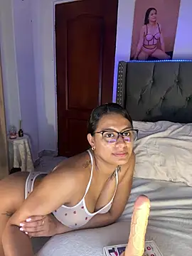 ema_zoe webcam