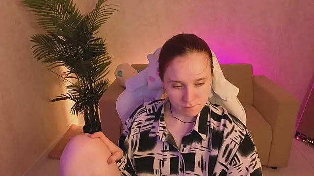 sweetieblush - SweetieBlush's free webcam - UK Sex Cams