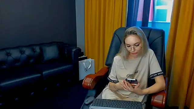 HaleySweet18 webcam