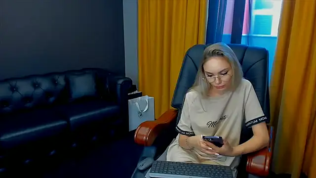 HaleySweet18 webcam