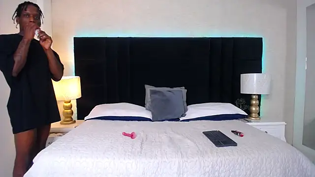 SkylerBigxxx webcam