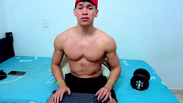 Luke_Muscle webcam