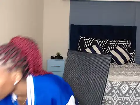 QUEENMANDYY webcam