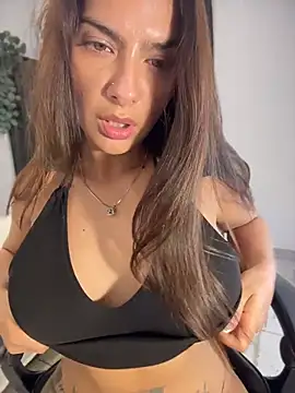 Watch chicachocolate01 live on EroticFlix - High definition streams