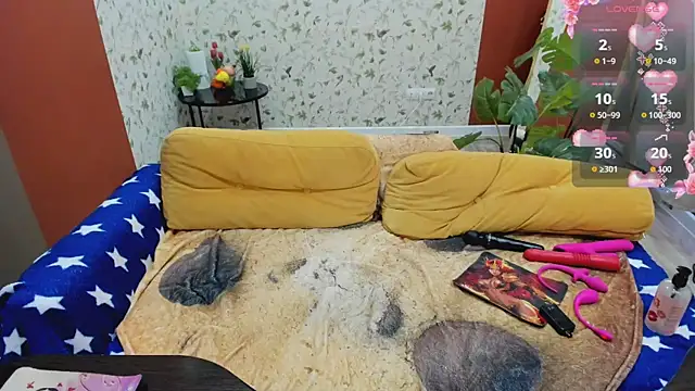 FlirtyMary webcam