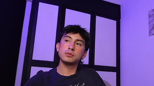 sweettaaron01 webcam