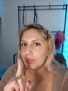mica_sweet11 webcam