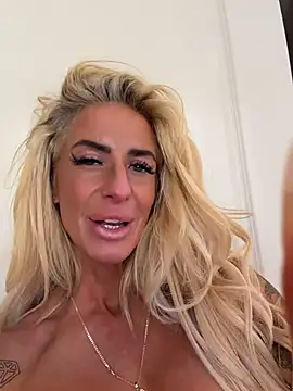 blondiluvsanal