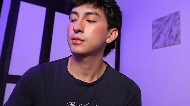 sweettaaron01 webcam