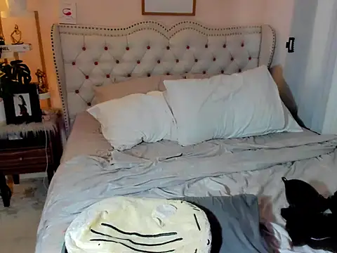 SweetHoney369 webcam