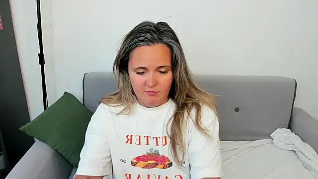 LilyBel webcam