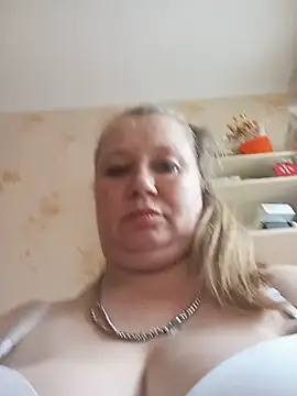 KiraStanton webcam
