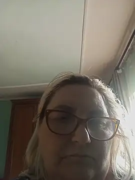 AureliaSky598 webcam