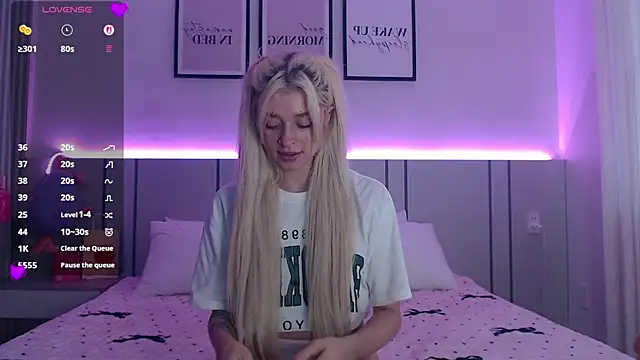 BlondyLi webcam
