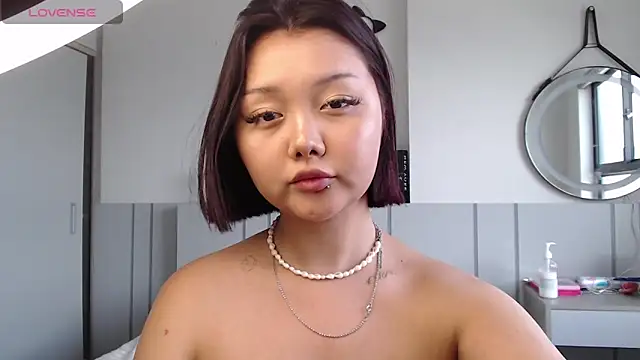 MomoMoonxxx webcam