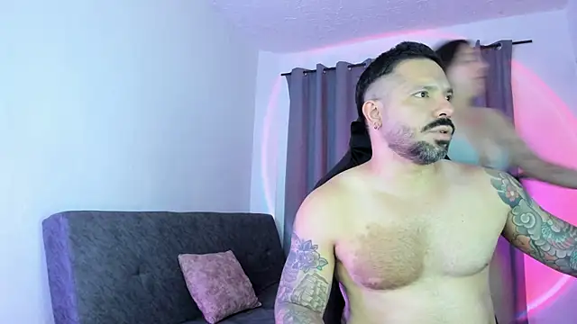 FreeLoveCouple webcam