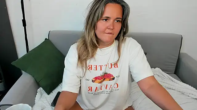LilyBel webcam
