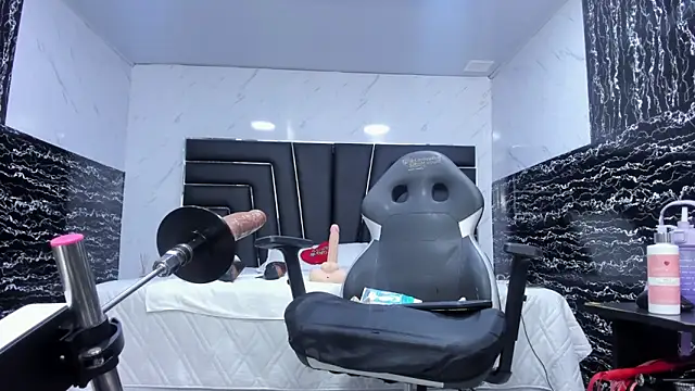 Ladyy_Scarlett webcam