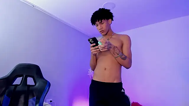 NoahBull19 webcam